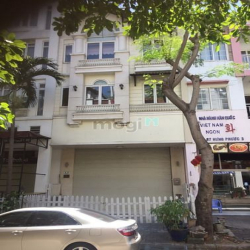 Bán nhà mặt tiền đường Phan Khiêm Ích kế trường Võ Thị Sáu Phú Mỹ Hưng