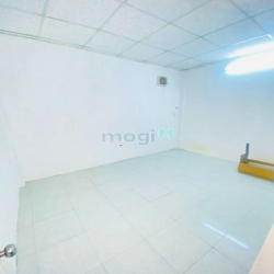 Nhà 4*10m 1 trệt 1 lầu DTSD 80m2 có ban công bao hẻm bự giá 3,8tr