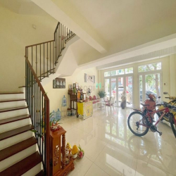 Bán nhà mặt tiền đường Phan Khiêm Ích kế trường Võ Thị Sáu Phú Mỹ Hưng