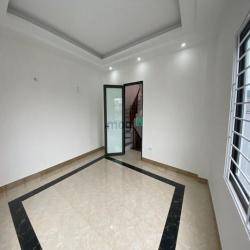 Bán Nhà 5 Tầng, Ngõ Thông, Lô Góc, Ngõ 197 Phúc Lợi - 3 Tỷ.