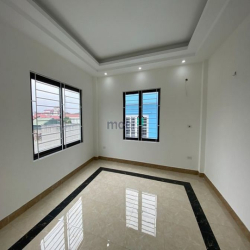 Bán Nhà 5 Tầng, Ngõ Thông, Lô Góc, Ngõ 197 Phúc Lợi - 3 Tỷ.