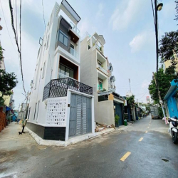 Bán nhà lô góc 2 MT đường 146, Lã Xuân Oai, Q9, 72m2, đường nhựa 7m.