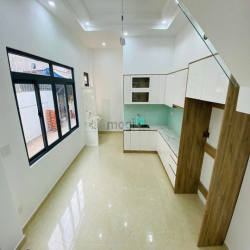 Bán nhà lô góc 2 MT đường 146, Lã Xuân Oai, Q9, 72m2, đường nhựa 7m.