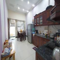 Bán nhà sân vườn 5.5x25m mặt tiền đường xe tải cách Lotte Mark Q7 5km.