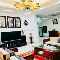 Cho thuê biệt thự sân vườn Thạch Bàn gần 200m2 chỉ có 14 triệu full đồ