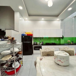 Hẻm xe hơi tránh - 4 Tầng - 4m x 15m - Gần Bệnh Viện Q12 - Ngay chợ