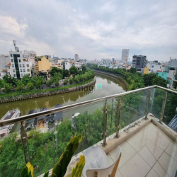 Căn hộ view bờ kè_ ban công_ full nội thất_ 35m2 Q3