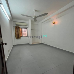 Bán gấp nhà Hẻm Xe Hơi - Tô Hiến Thành, Q.10. 4 tầng lầu