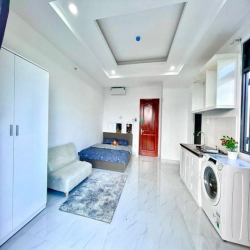 Căn hộ full nội thất ban công gần Phạm Văn Đồng