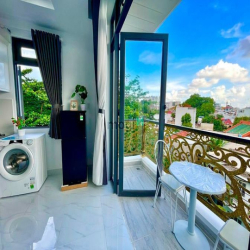 Căn hộ full nội thất ban công gần Phạm Văn Đồng
