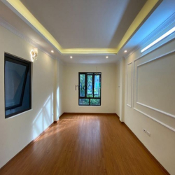 Bán Nhà 5 Tầng Thạch Bàn - Ngọc Trì, Lô Góc, Ô tô Đỗ Gần Cửa - 3 Tỷ