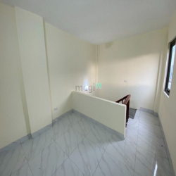 Bán Nhà 5 Tầng Thạch Bàn - Ngọc Trì, Lô Góc, Ô tô Đỗ Gần Cửa - 3 Tỷ