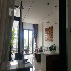 Tòa nhà văn phòng 7 tầng thang máy, 1000m2, 30 CHDV doanh thu 100tr