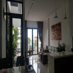 Tòa nhà văn phòng 7 tầng thang máy, 1000m2, 30 CHDV doanh thu 100tr