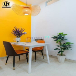 Cho thuê căn hộ full nội thất, cửa sổ lớn, ngay ngã sáu Cộng Hoà