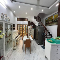 Bán nhà 6 tầng Thụy Khuê, Tây Hồ, 35m, MT 5.5m,ngõ nông, chỉ hơn 5 tỷ.