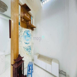 3 tầng ở liền ngay Chợ Kiến Thiết, 128m2 sàn, hẻm 6m, hơn 5ty