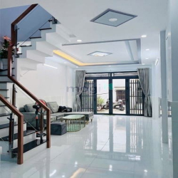 Nhà mới ở ngay, 41m2, 2 Tầng, Ngay giao lộ Hương Lộ 2.
