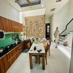 Bán nhà 120m2 , 1 xẹt Đình Phong Phú - TNPB, Q9  -ngang 7x17m . 8 tỷ 3