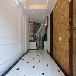 nhà mới đẹp ngọc trì thạch bàn 5 tầng x 30m 2,9 tỷ có thương lượng