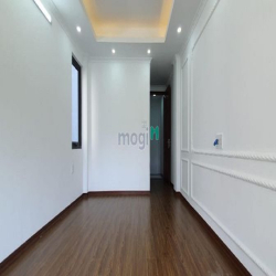 nhà mới đẹp ngọc trì thạch bàn 5 tầng x 30m 2,9 tỷ có thương lượng
