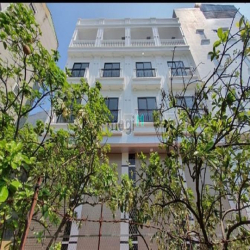 nhà mới đẹp ngọc trì thạch bàn 5 tầng x 30m 2,9 tỷ có thương lượng