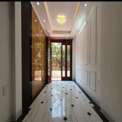 nhà mới đẹp ngọc trì thạch bàn 5 tầng x 30m 2,9 tỷ có thương lượng