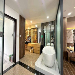 Nhà Phố Hiện Đại - Mặt tiền hẻm xe hơi 6m dt 5,6m x 15m Giá 7,39 tỷ