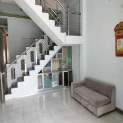 Cho thuê nhà 2 tầng x 100m2  Đường Đỗ Huy Uyển gần Vincom,10triệu