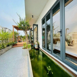 Cho thuê penthouse Star Hill, Quận 7, 350m2 5PN nội thất cao cấp.