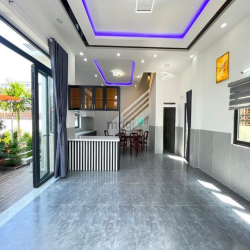 Nhà 2MT Đường Tân Hiệp 17, Hóc Môn, DT:13X21m, 2L, 4PN, 5VS, Sân vườn