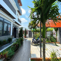 Nhà 2MT Đường Tân Hiệp 17, Hóc Môn, DT:13X21m, 2L, 4PN, 5VS, Sân vườn