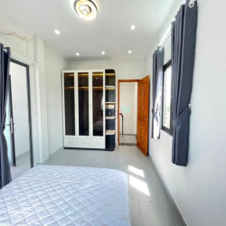 Nhà 2MT Đường Tân Hiệp 17, Hóc Môn, DT:13X21m, 2L, 4PN, 5VS, Sân vườn