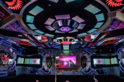 Tòa nhà Karaoke mặt tiền 7T, 700tr/tháng, Phước Bình, 132m2 chỉ 31 tỷ