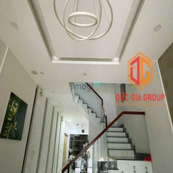 Nhà bán mặt tiền đường Trần Quốc Toản sổ hồng riêng 1 trệt 2 lầu 80m2