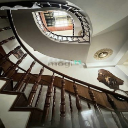 nhà 3 tầng diện tích khủng 380m