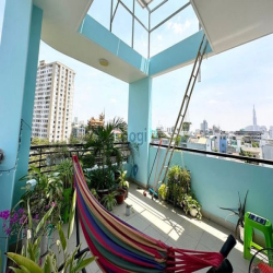 Penhouse rộng hơn 45m2 tại quận 1