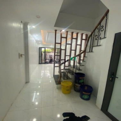 Hàng xóm Đại học ngoại giao, ở,cho thuê,bán nhà Chùa láng,52m,11,2 tỷ