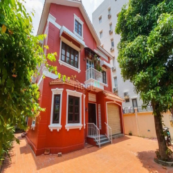 Biệt Thự 188 Nguyễn Văn Hưởng , Quận 2 - Giá 3500 USD
