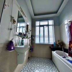 Quá ngộp, Ô tô ngủ trong nhà Lê Văn Việt, Quận 9, 130m2 chỉ còn 7.2t