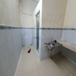 8,5tr/th - 4m x 15m, 2PN 2wc, 1 lầu nhà dẹp hẻm 772 Đoàn Văn Bơ