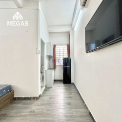 Cho thuê studio cửa số lớn - rộng 35m2 - gần cầu Nguyễn Văn Cừ, Quận 5
