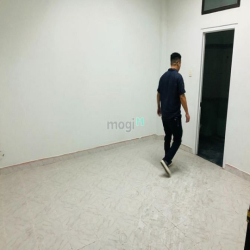Cho thuê nhà mặt tiền Cộng Hòa, gần hoàng Hoa Thám, 8x25, DTSD 600m2
