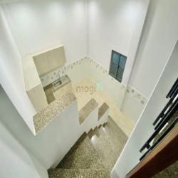 Bán nhà 2 mặt hẻm 8m 493/70 CMT8, P. 13, Q. 10. DT: 3.9x12m 3 tầng 4PN