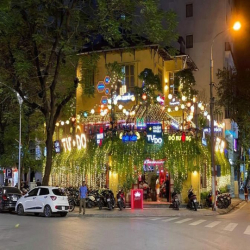 Cần cho thuê nhà mặt phố Trần Hưng Đạo DT 550m²,MT 10.5m nở hậu 18m