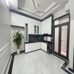 Bán nhà Phúc Lợi 60m2, 5T, MT4m, thang máy, gara, ô tô tránh, 50m phố