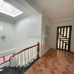 Bán nhà Phúc Lợi 60m2, 5T, MT4m, thang máy, gara, ô tô tránh, 50m phố