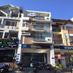 Bán nhà phố đầy đủ nội thất có thang máy và hầm trung tâm Phú Mỹ Hưng