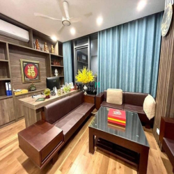 Siêu đẹp ! Tòa văn phòng phố Linh Lang, lô góc, ô tô vào nhà, k.