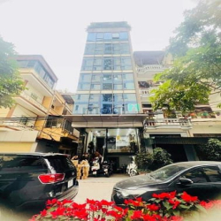 Siêu đẹp ! Tòa văn phòng phố Linh Lang, lô góc, ô tô vào nhà, k.